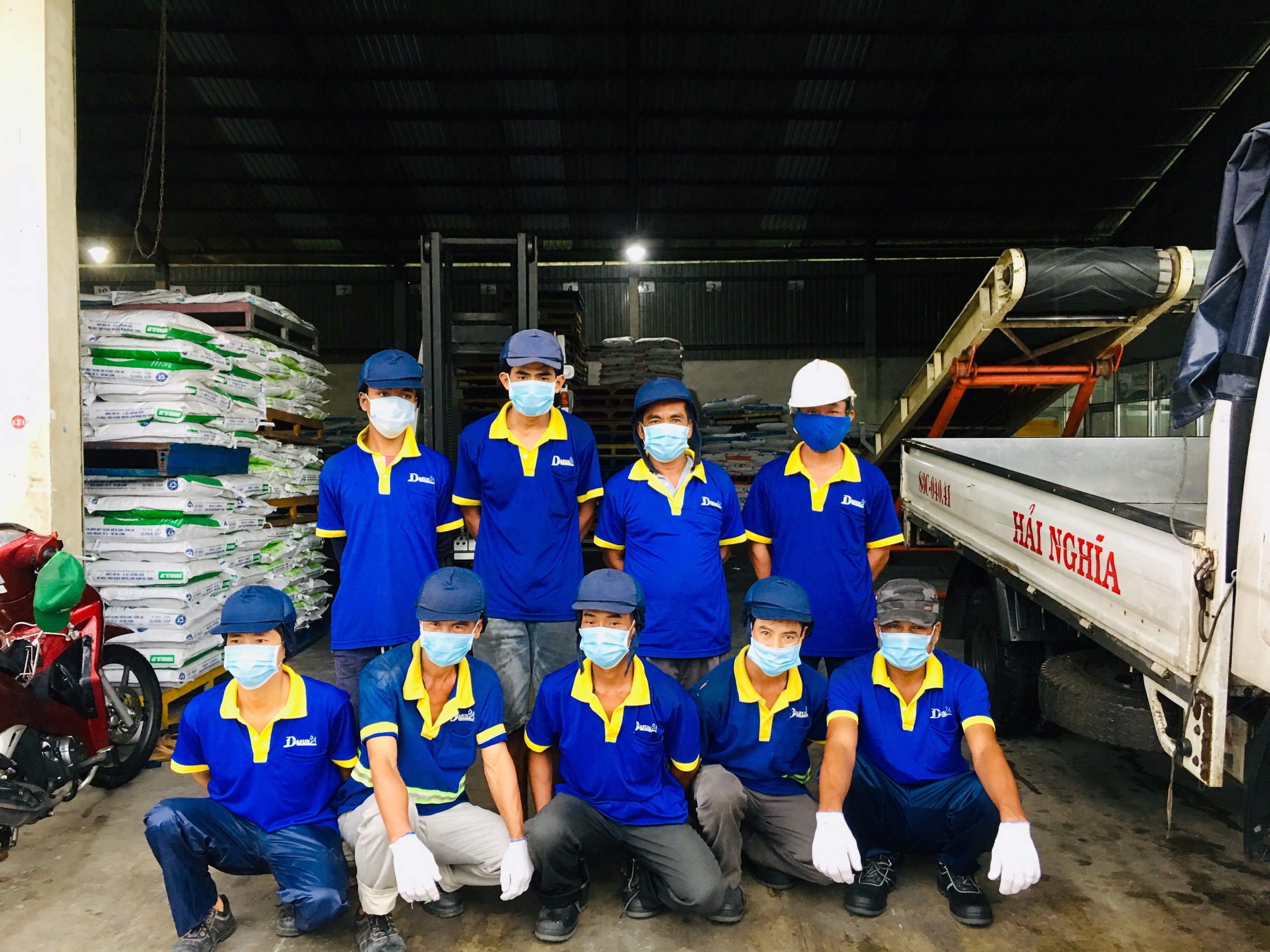 Các dịch vụ hỗ trợ cho hoạt động nhà  máy xí nghiệp, các công ty kho bãi